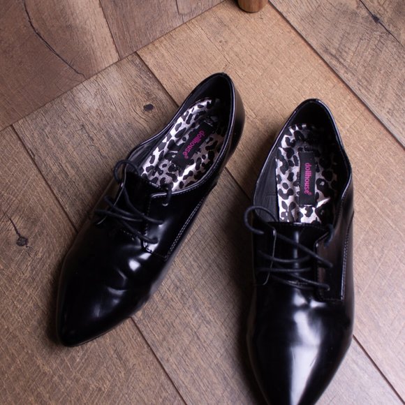 Black Flats - Picture 4 of 6